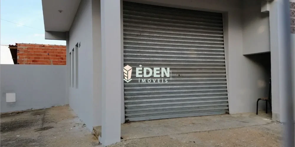 Fachada de casa térrea com garagem aberta no Jardim Nathalia em Sorocaba