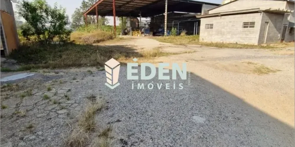 Imagem da fachada e portaria do galpão industrial localizado na Avenida Paraná, bairro Éden, em Sorocaba, SP.