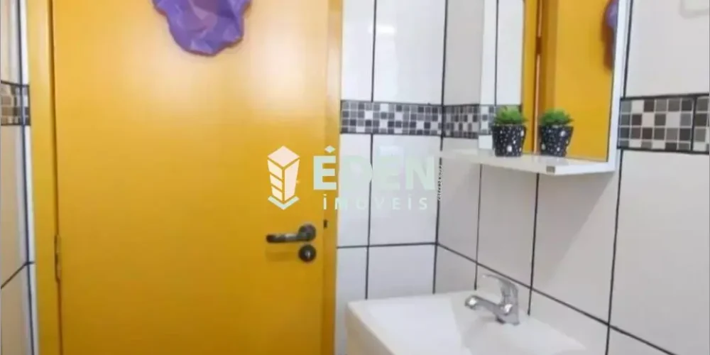 Fachada de casa térrea com garagem coberta no bairro Jardim Nathalia em Sorocaba