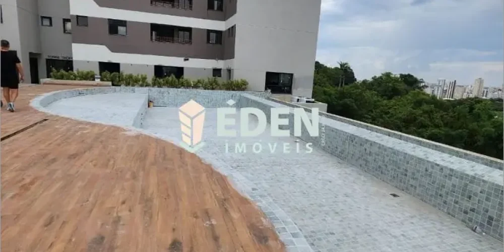 Fachada de casa térrea com portão de metal e garagem no bairro Jardim Nathalia em Sorocaba