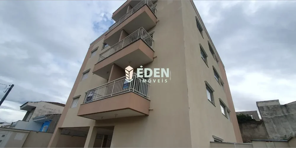 Fachada de casa térrea com garagem no bairro Jardim Nathalia em Sorocaba