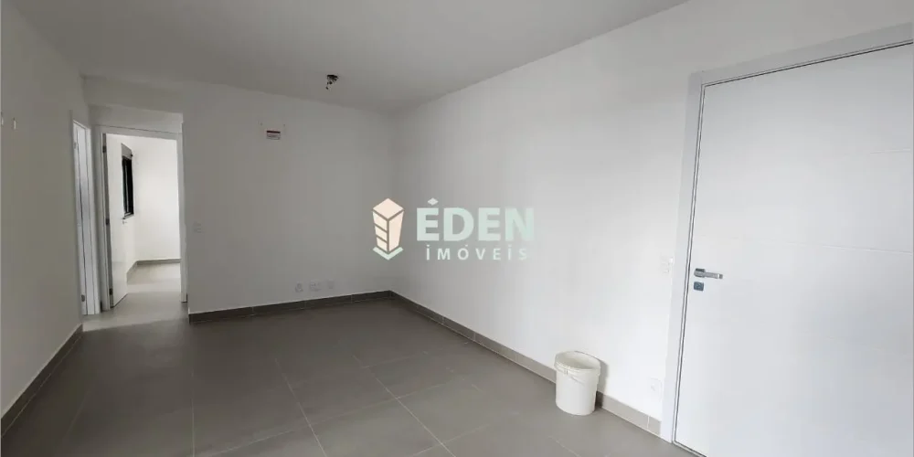 Fachada de casa térrea com portão e garagem coberta no Jardim Éden em Sorocaba