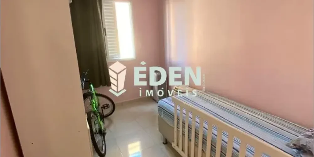 Fachada de casa térrea com garagem no bairro Jardim Éden em Sorocaba