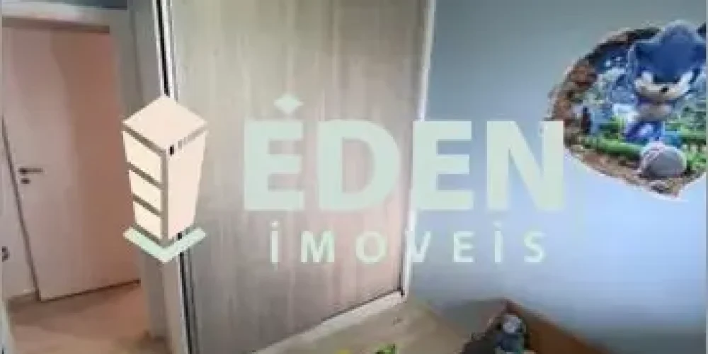 Fachada de casa térrea com garagem e portão no bairro Jardim Éden em Sorocaba