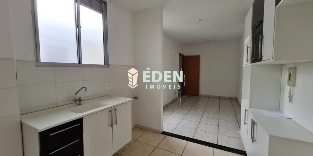 Fachada de casa térrea com portão e garagem descoberta no Jardim Nathalia em Sorocaba