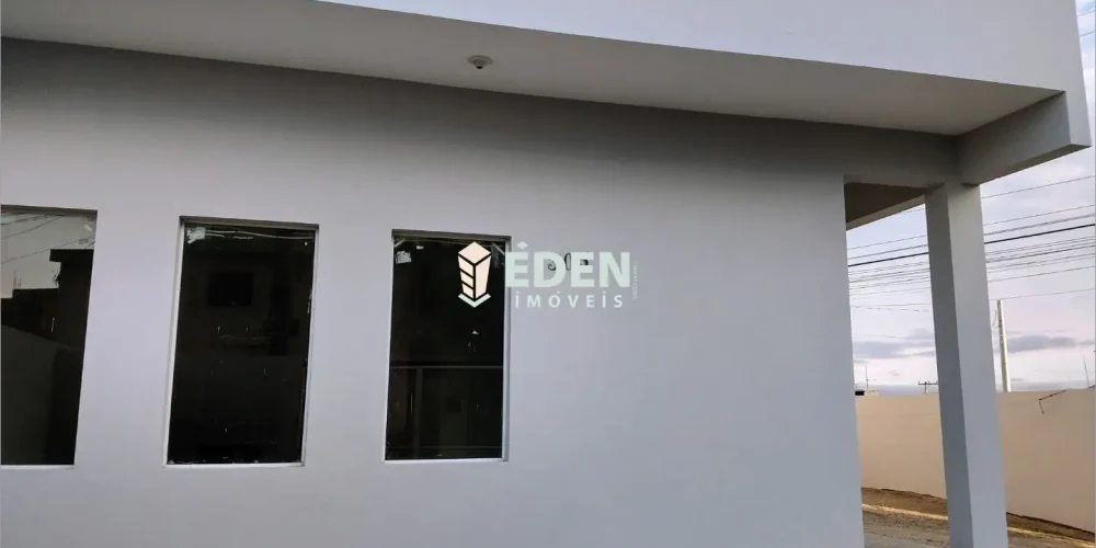 Interior de sala comercial mobiliada com mesa, cadeiras e decoração no bairro Jardim Éden em Sorocaba