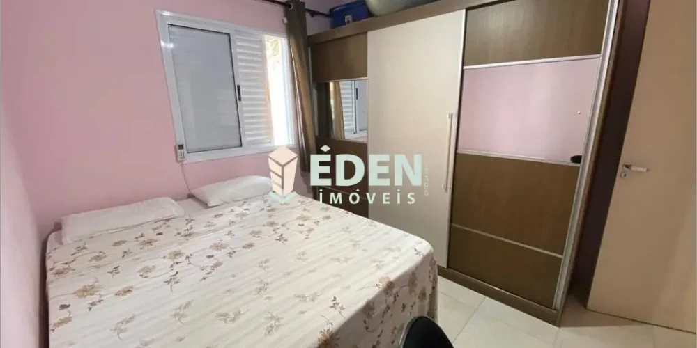 Fachada de sobrado moderno com garagem e portão no bairro Jardim Éden em Sorocaba