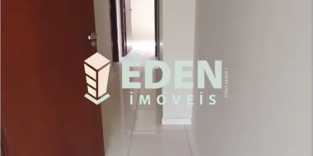 Fachada de casa térrea com portão e garagem no bairro Jardim Nathalia em Sorocaba