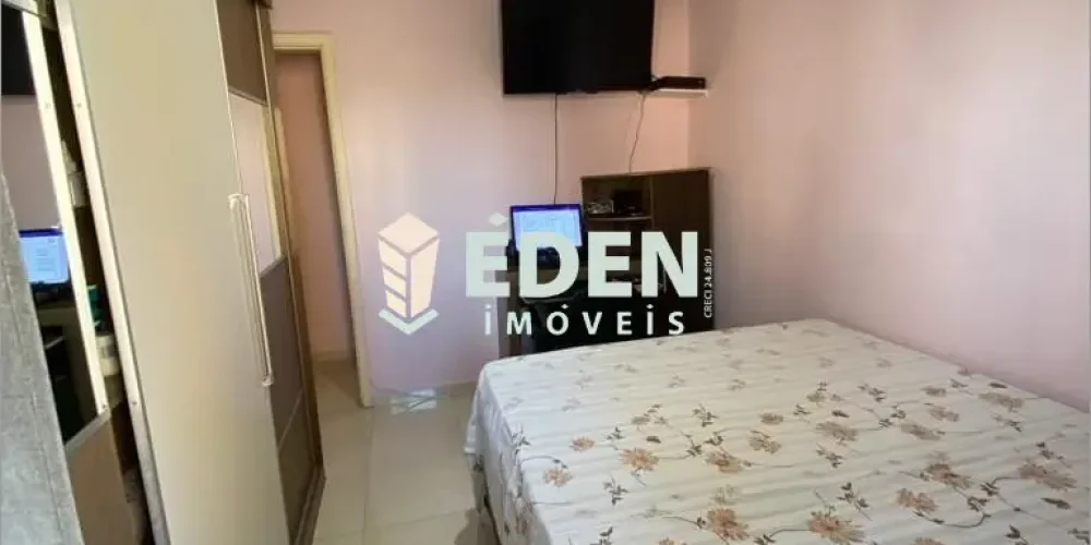 Sala de estar integrada à varanda com porta de vidro em apartamento no Jardim Éden em Sorocaba