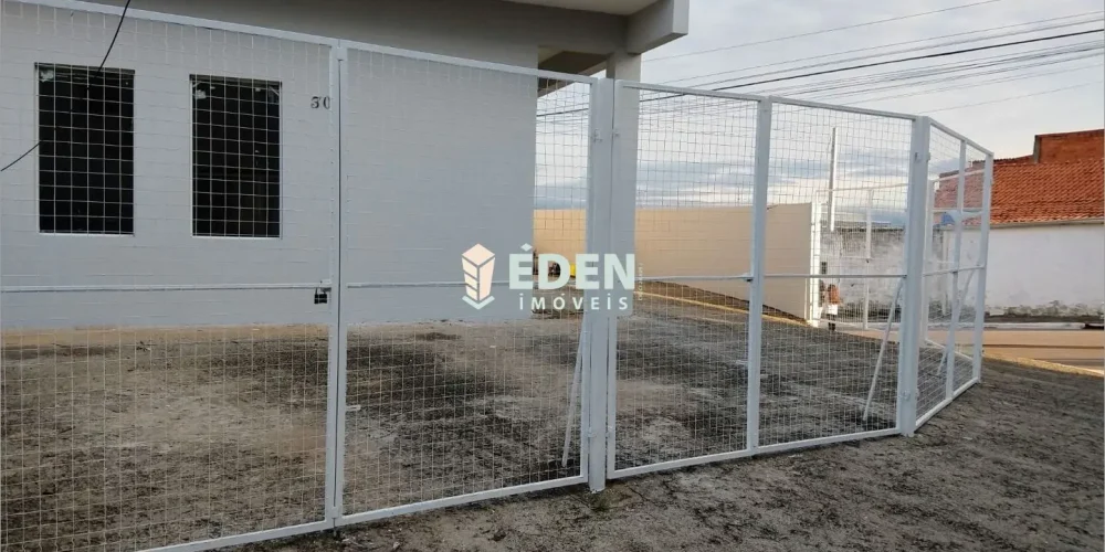 Fachada de casa térrea com garagem coberta no bairro Jardim Nathalia em Sorocaba