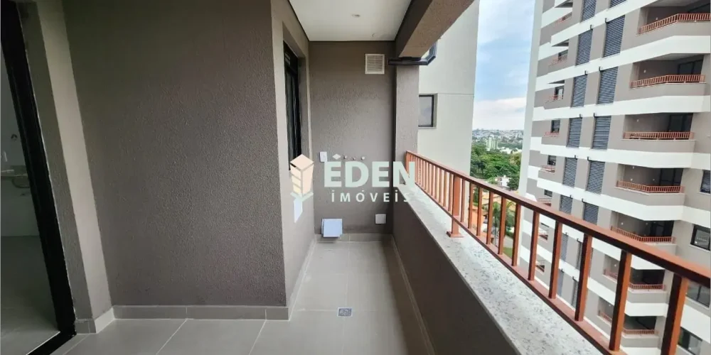 Fachada de casa térrea com garagem e portão no bairro Jardim Éden em Sorocaba